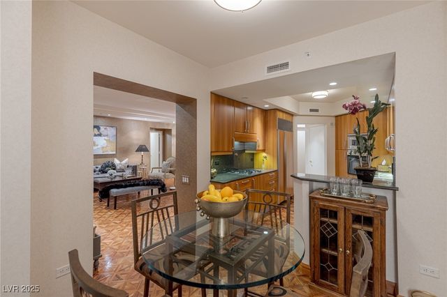 2877 Paradise Road 504, Las Vegas, NV 89109