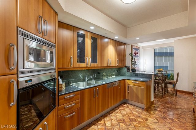 2877 Paradise Road 504, Las Vegas, NV 89109