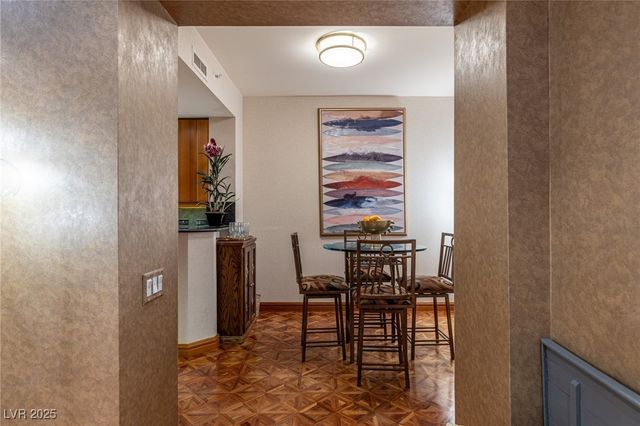 2877 Paradise Road 504, Las Vegas, NV 89109