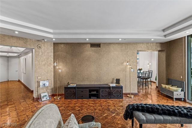 2877 Paradise Road 504, Las Vegas, NV 89109