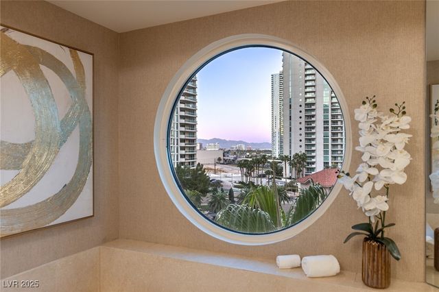 2877 Paradise Road 504, Las Vegas, NV 89109