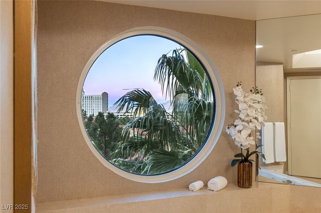 2877 Paradise Road 504, Las Vegas, NV 89109