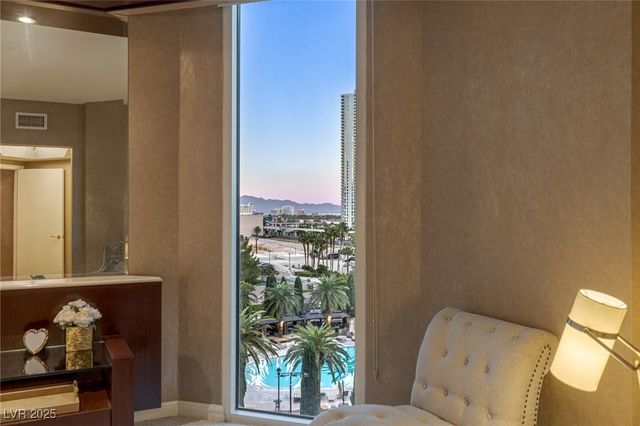 2877 Paradise Road 504, Las Vegas, NV 89109