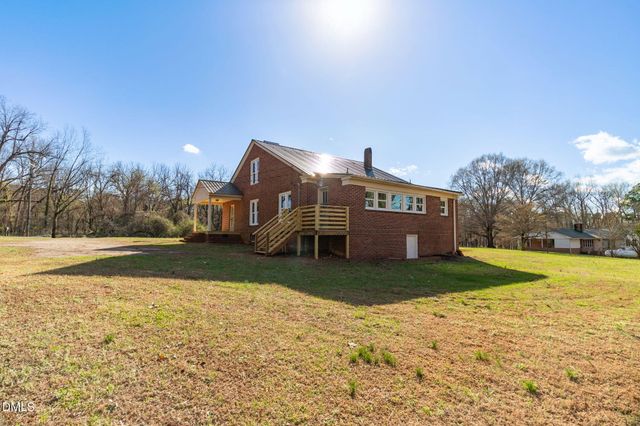 2200 W 3rd Street, Siler City, NC 27344