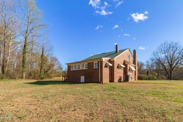 2200 W 3rd Street, Siler City, NC 27344