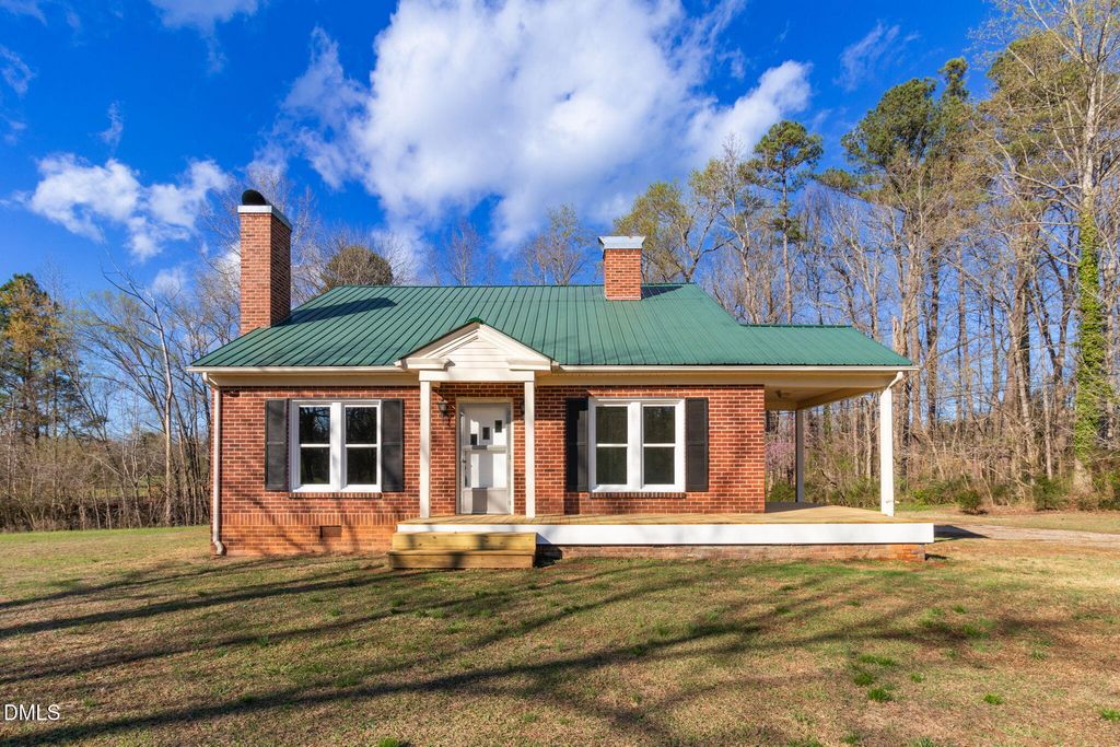 2200 W 3rd Street, Siler City, NC 27344