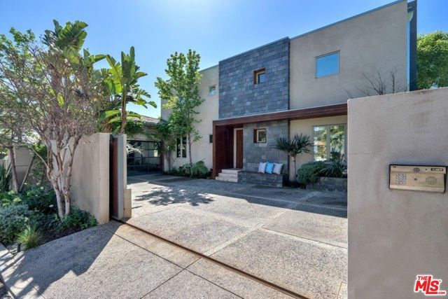 2439 Carman Crest Drive, Los Angeles, CA 90068