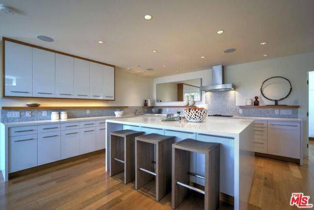 2439 Carman Crest Drive, Los Angeles, CA 90068