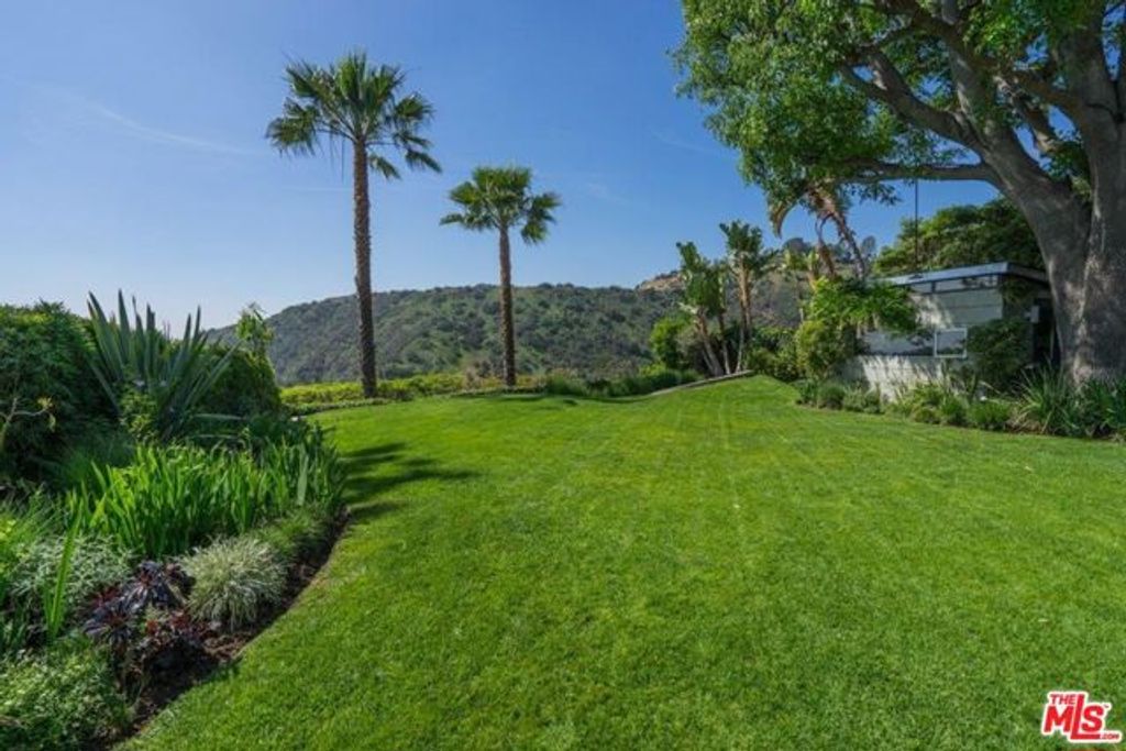 2439 Carman Crest Drive, Los Angeles, CA 90068