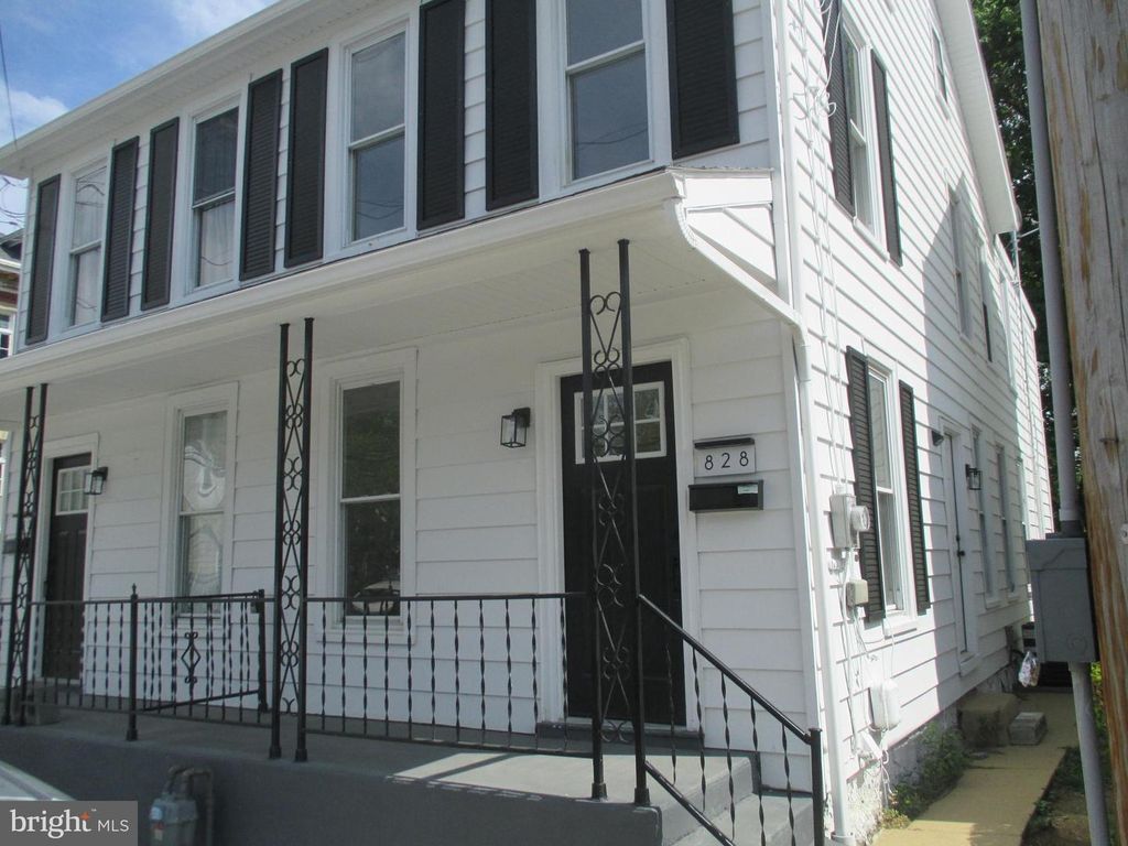 828 BROAD STREET, Chambersburg, PA 17202
