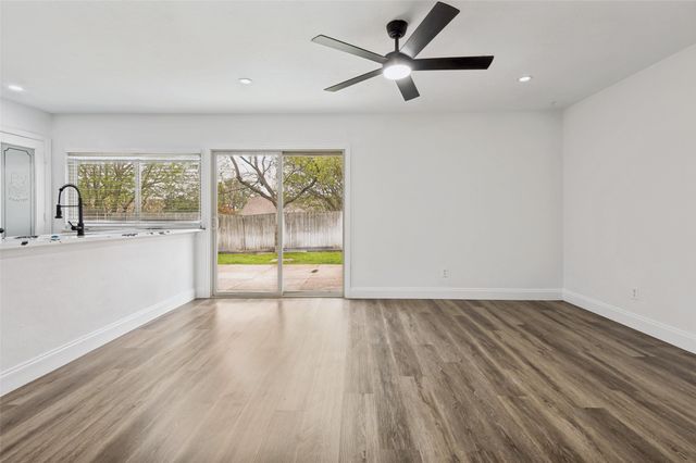 2105 Newbury Drive, Arlington, TX 76014