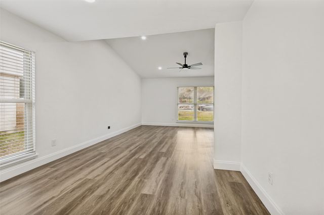 2105 Newbury Drive, Arlington, TX 76014