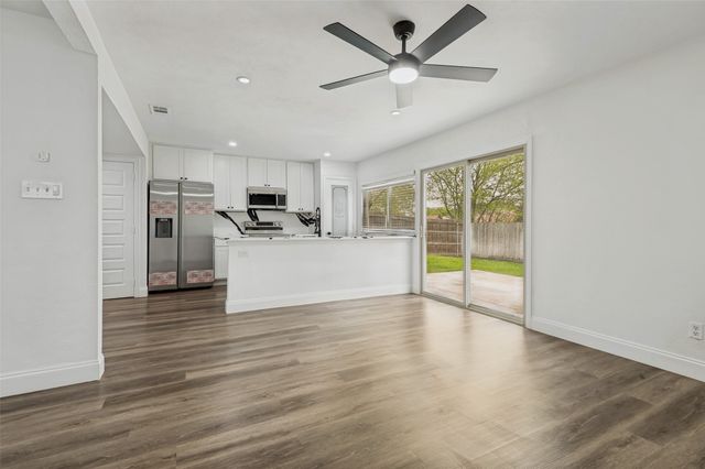 2105 Newbury Drive, Arlington, TX 76014