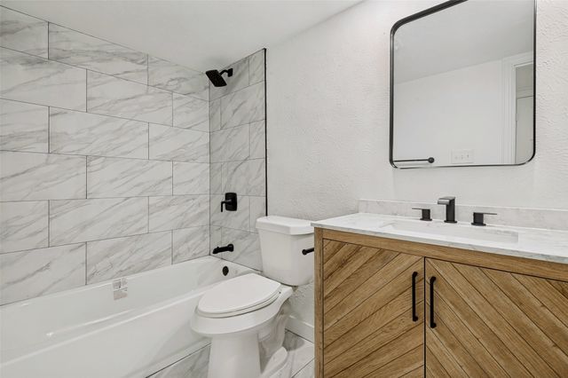 2105 Newbury Drive, Arlington, TX 76014