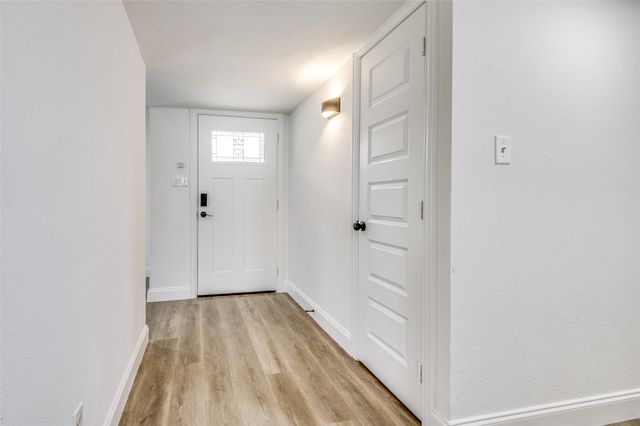 2105 Newbury Drive, Arlington, TX 76014