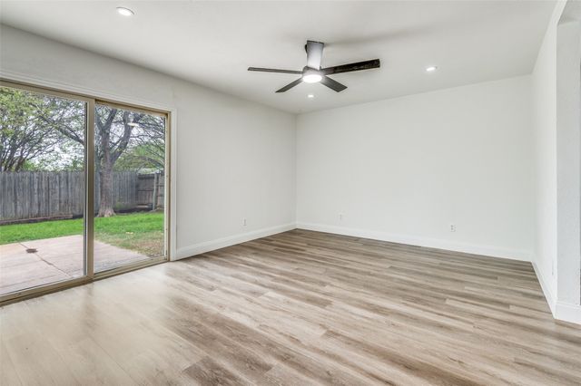 2105 Newbury Drive, Arlington, TX 76014