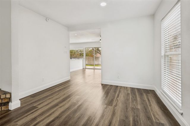 2105 Newbury Drive, Arlington, TX 76014