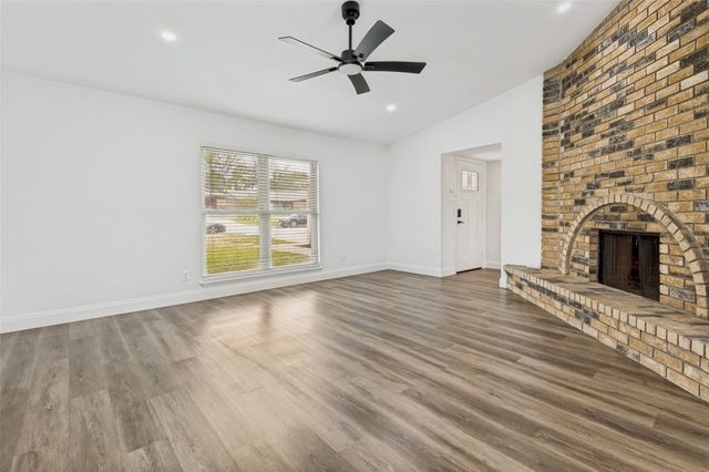 2105 Newbury Drive, Arlington, TX 76014