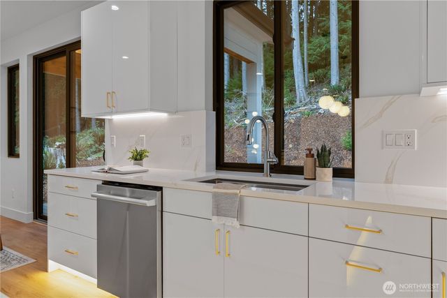 8 Shooting Star Court, Bellingham, WA 98229