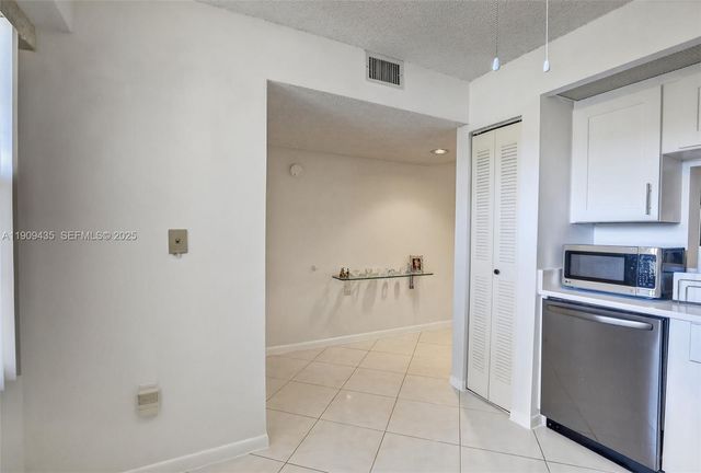 13105 SW 16th Court 407L, Pembroke Pines, FL 33027