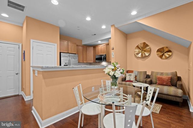 304 CAPTAINS WAY, Philadelphia, PA 19146