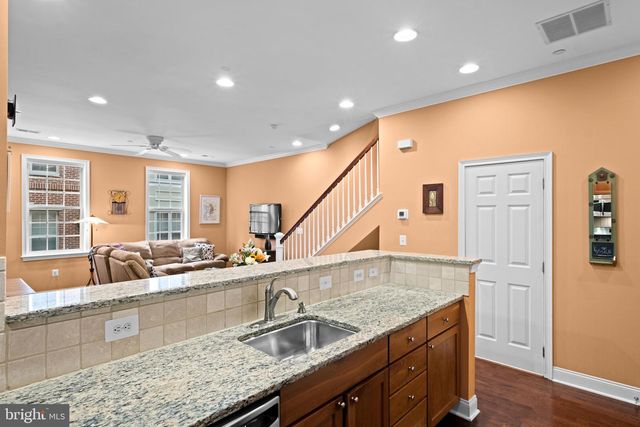 304 CAPTAINS WAY, Philadelphia, PA 19146