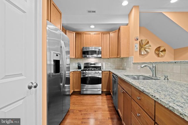 304 CAPTAINS WAY, Philadelphia, PA 19146