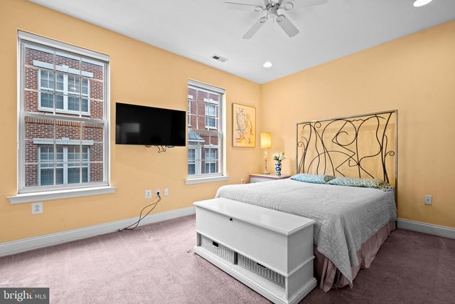 304 CAPTAINS WAY, Philadelphia, PA 19146