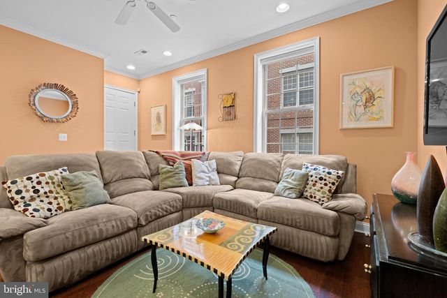 304 CAPTAINS WAY, Philadelphia, PA 19146