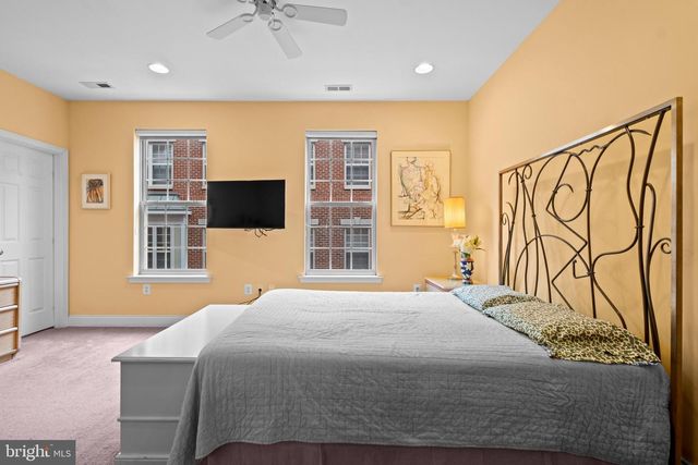 304 CAPTAINS WAY, Philadelphia, PA 19146