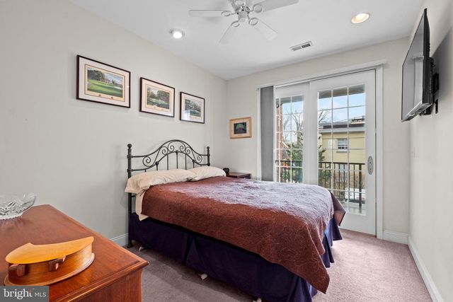 304 CAPTAINS WAY, Philadelphia, PA 19146