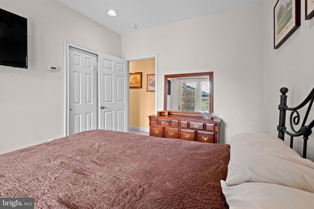 304 CAPTAINS WAY, Philadelphia, PA 19146