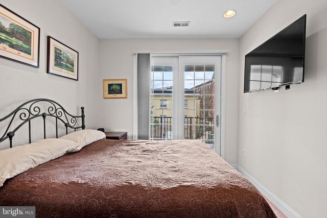 304 CAPTAINS WAY, Philadelphia, PA 19146