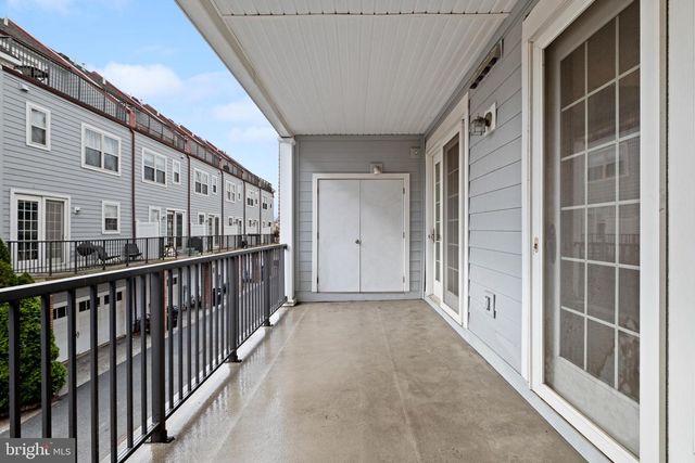 304 CAPTAINS WAY, Philadelphia, PA 19146