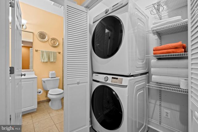 304 CAPTAINS WAY, Philadelphia, PA 19146