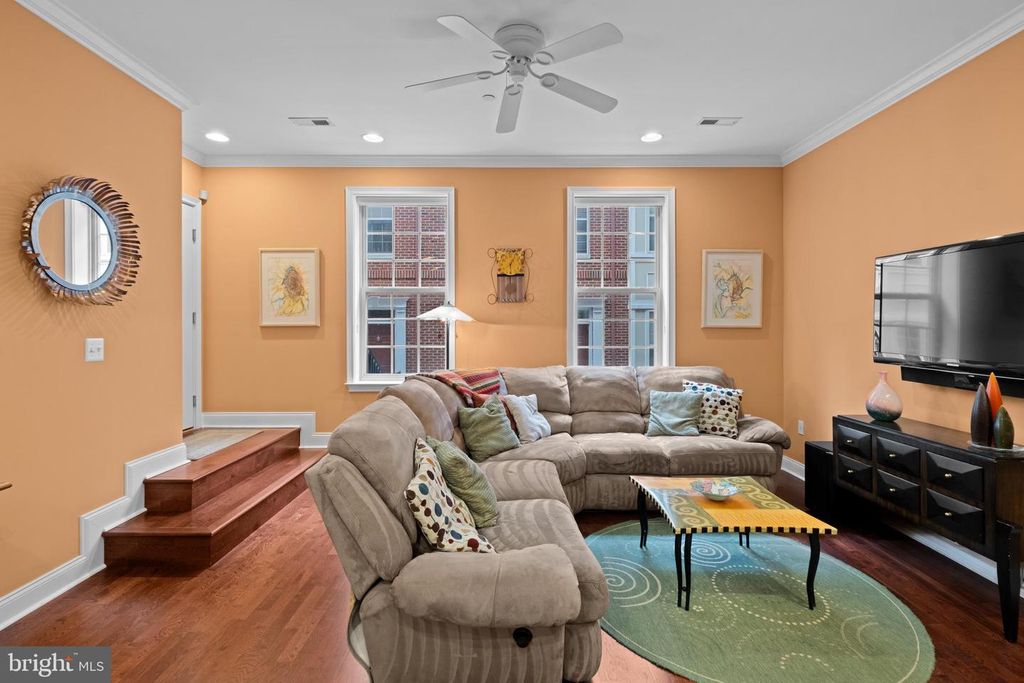 304 CAPTAINS WAY, Philadelphia, PA 19146