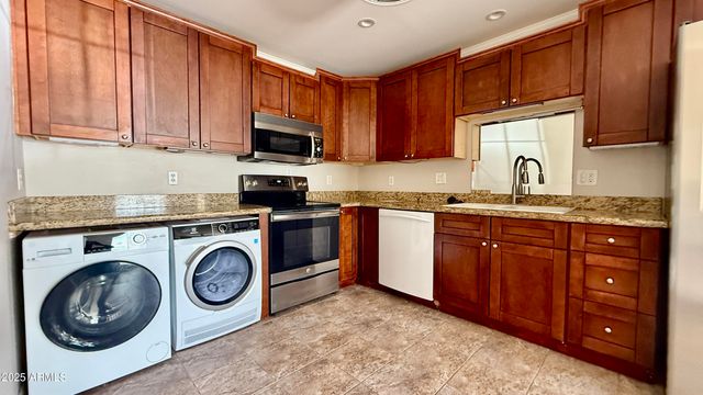 8004 E OAK Street, Scottsdale, AZ 85257