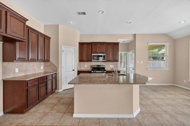 15 Butternut Grove Place, Tomball, TX 77375