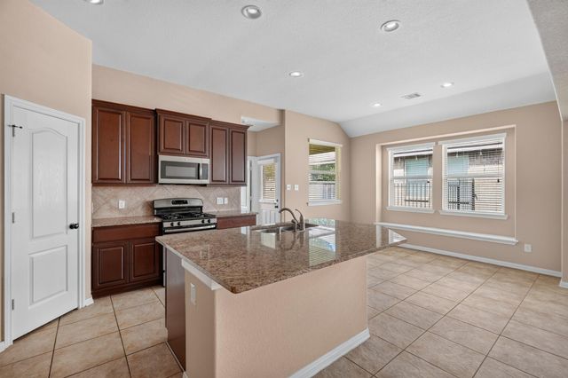 15 Butternut Grove Place, Tomball, TX 77375