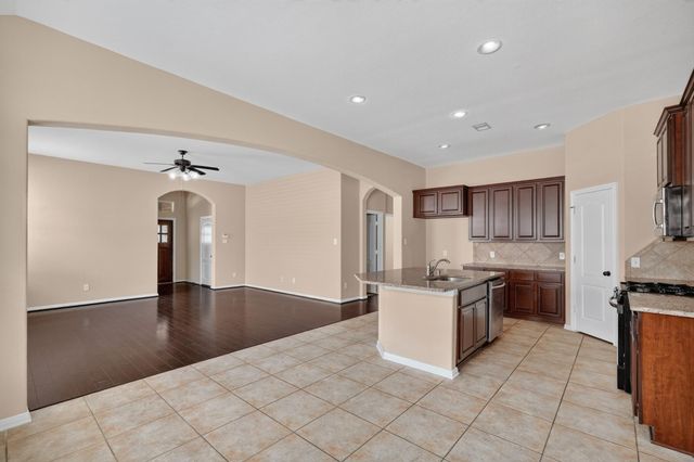 15 Butternut Grove Place, Tomball, TX 77375
