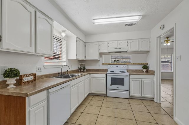 6611 Archgate Drive, Spring, TX 77373