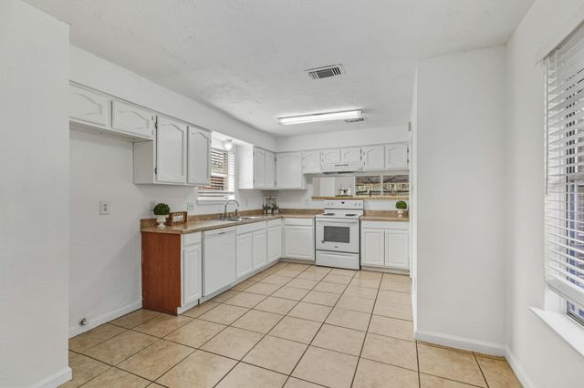 6611 Archgate Drive, Spring, TX 77373