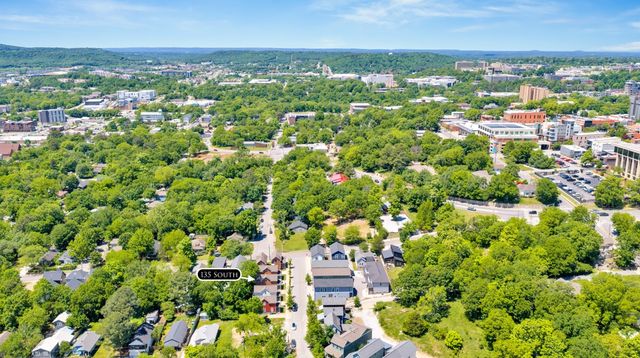 135 E South Street, Fayetteville, AR 72701