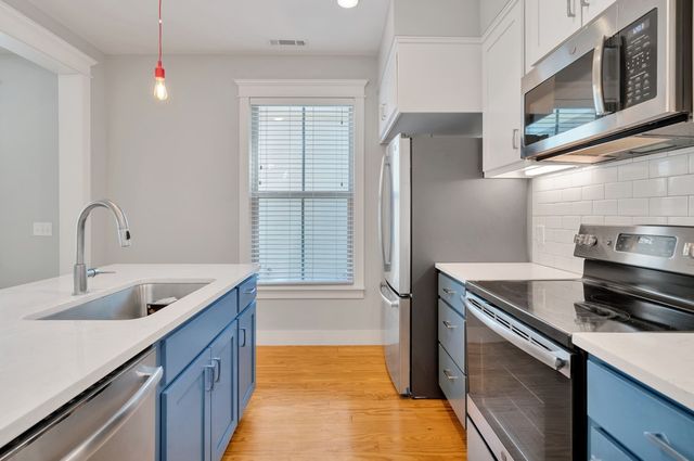 135 E South Street, Fayetteville, AR 72701