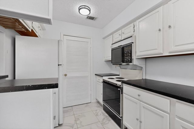 2106 Rainbow Drive 4212, Arlington, TX 76011