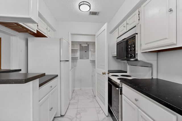 2106 Rainbow Drive 4212, Arlington, TX 76011