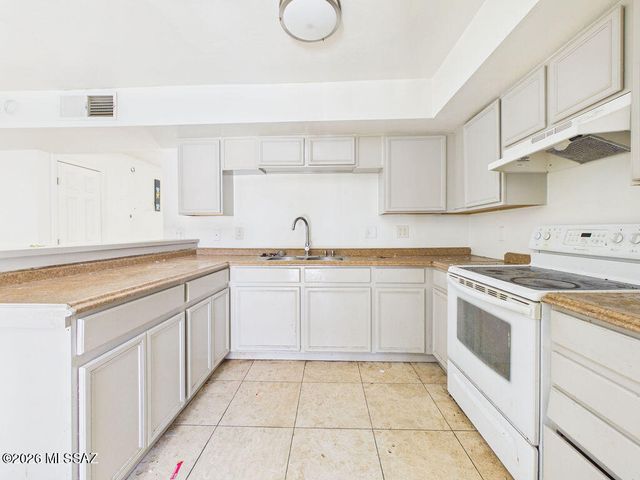 5860 S Del Moral Boulevard, Tucson, AZ 85706