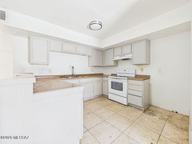 5860 S Del Moral Boulevard, Tucson, AZ 85706