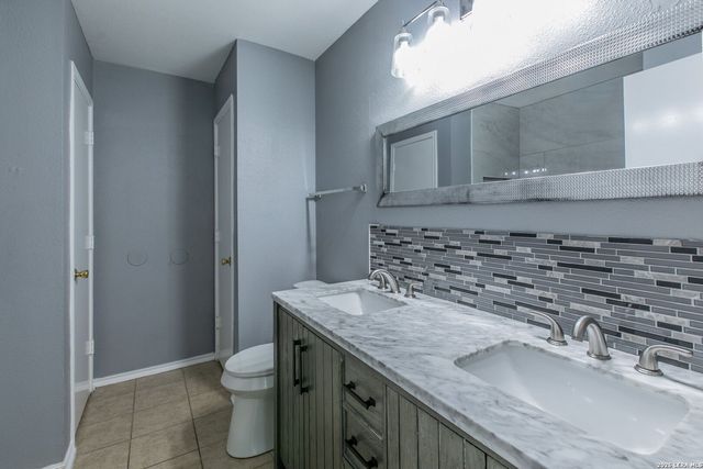 5835 Midcrown Dr, San Antonio, TX 78218