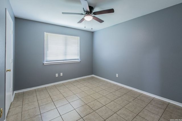 5835 Midcrown Dr, San Antonio, TX 78218